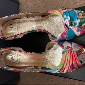 Brand New Adrianna Pappell Floral Canvas size 6